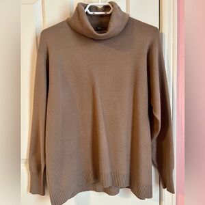 Uniqlo Beige Soufflé Yarn Turtleneck Sweater